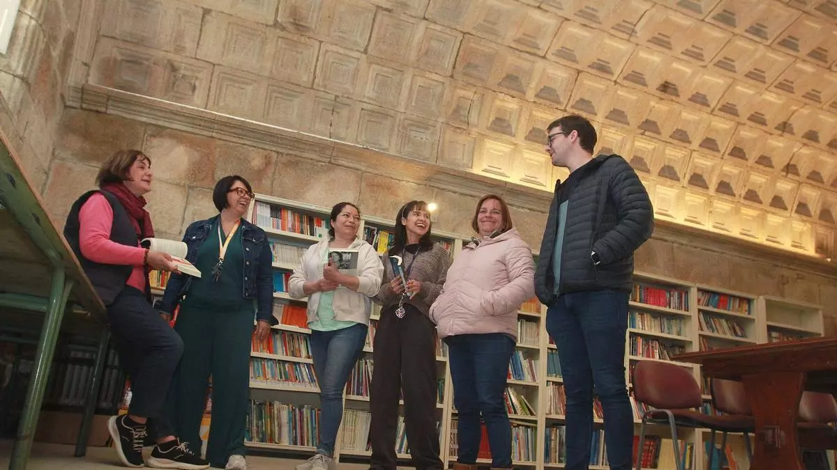 Una biblioteca en el monasterio de Montederramo: la iniciativa de una vecina revive la antigua sala de los monjes como espacio cultural en la Ribeira Sacra