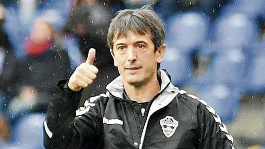 Pacheta, entrenador del Elche, en el partido de la primera vuelta disputado en Riazor.