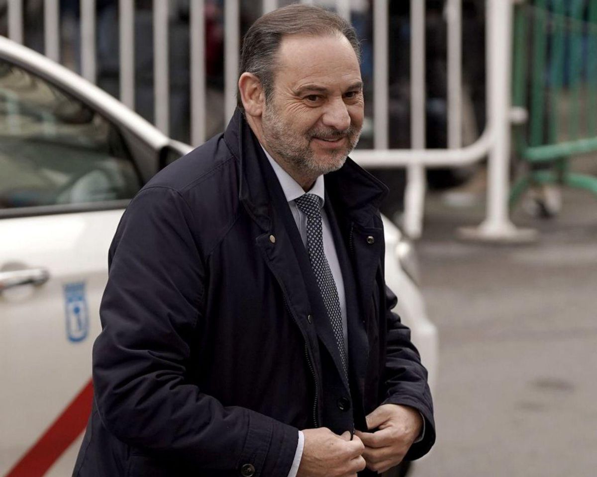 Ábalos renuncia al seu advocat a dos dies de declarar al TS Ábalos renuncia al seu advocat a dos dies de declarar al TS