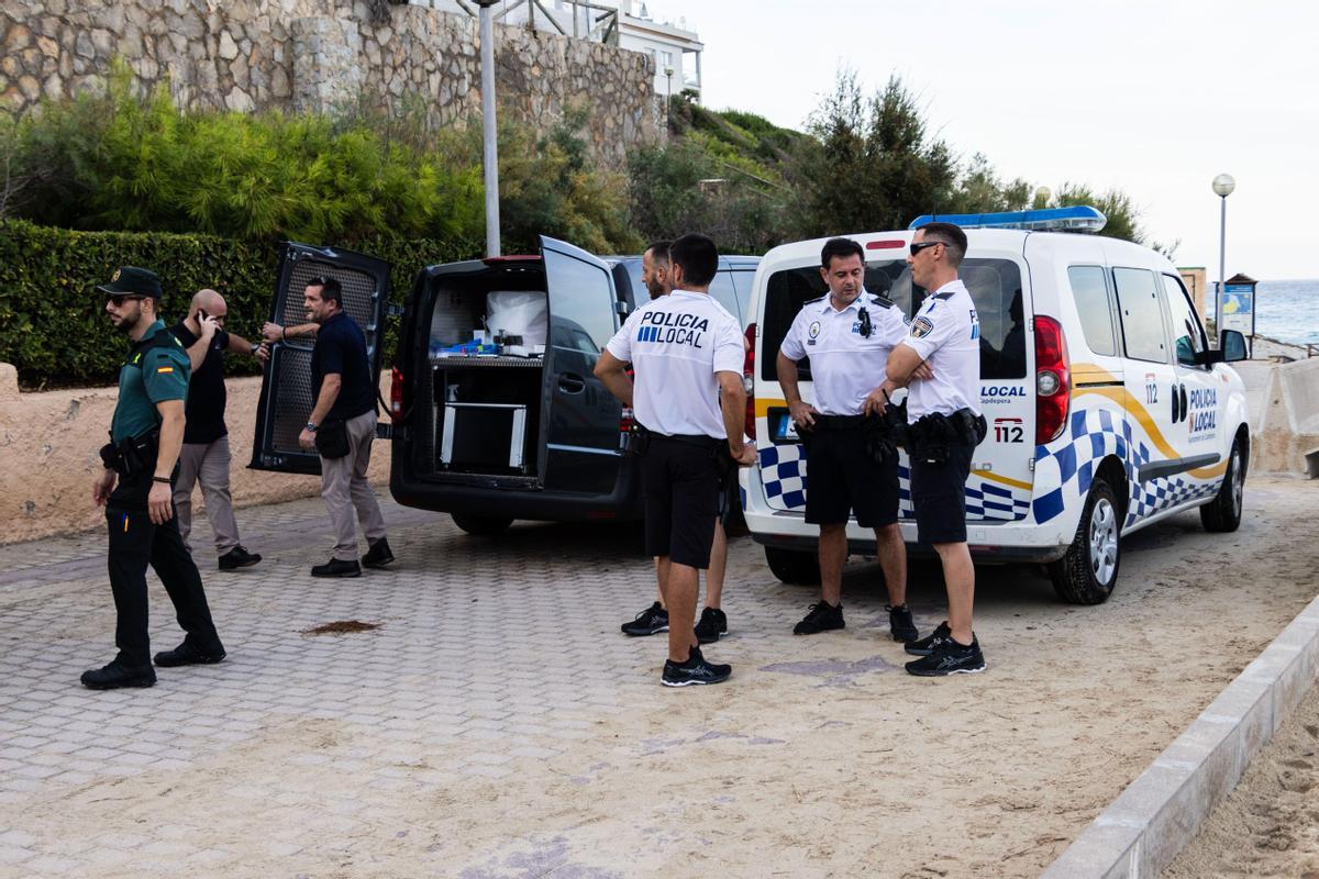 Un rayo mata a dos turistas en la playa de Cala Mesquida