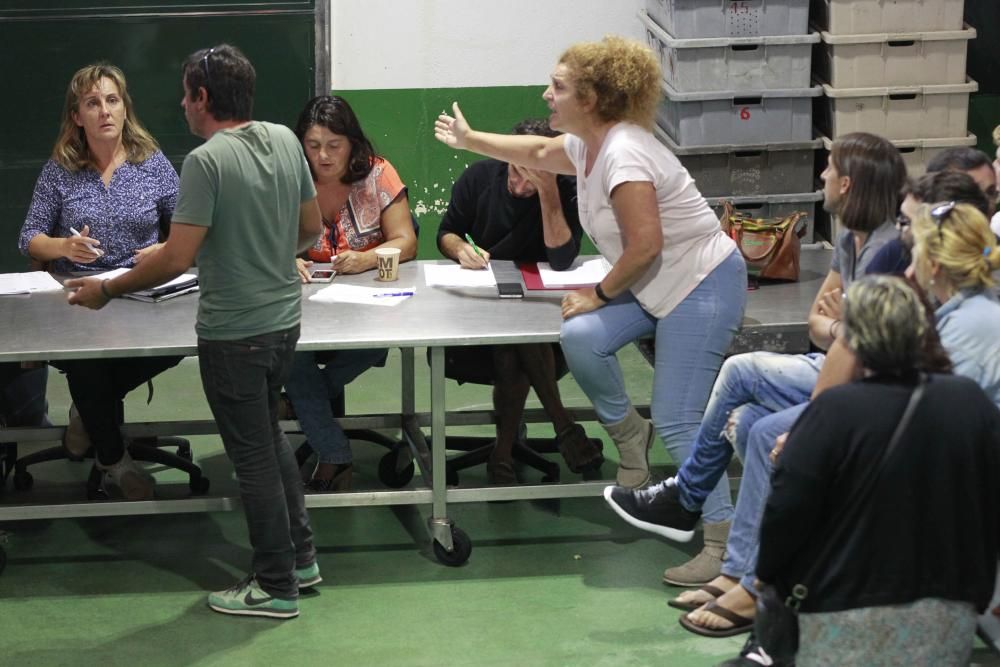 Los percebeiros en pie de guerra contra la cofradía de Baiona