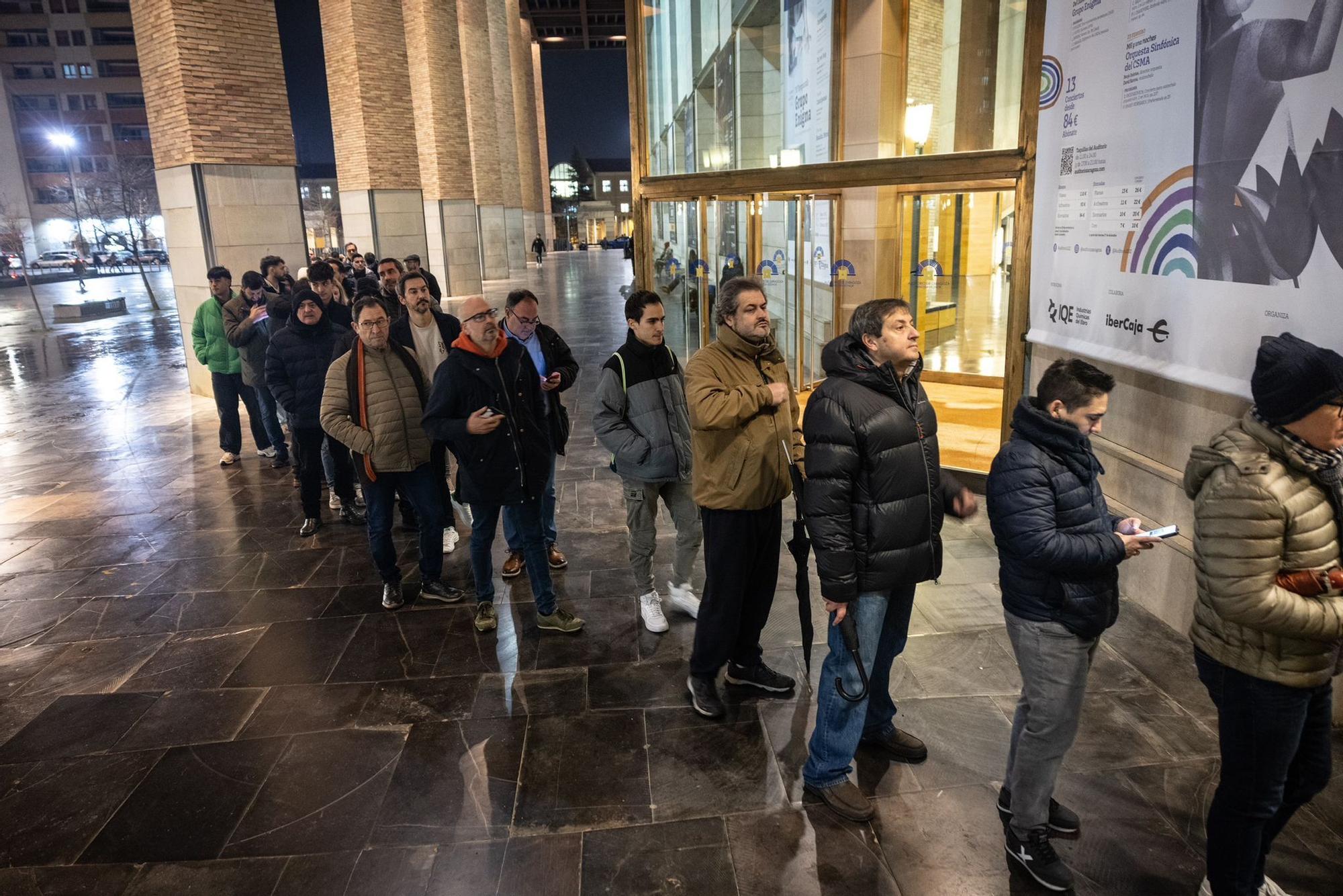 EN IMÁGENES | 300 abonados del Real Zaragoza se dan cita en el Auditorio para el &quot;punto de encuentro&quot;