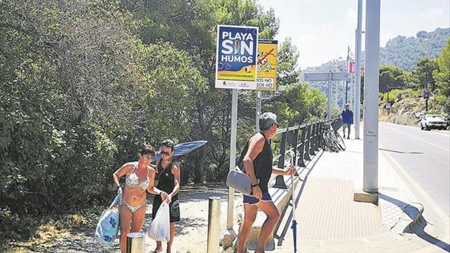 Esta es la señal que se ha colocado en el camino de acceso a la cala Retor para concienciar de no fumar.