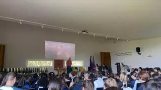 Sebastián Álvaro, en el colegio École de Llanera: ""Las ocasiones difíciles son las que te permiten conocer a las personas"