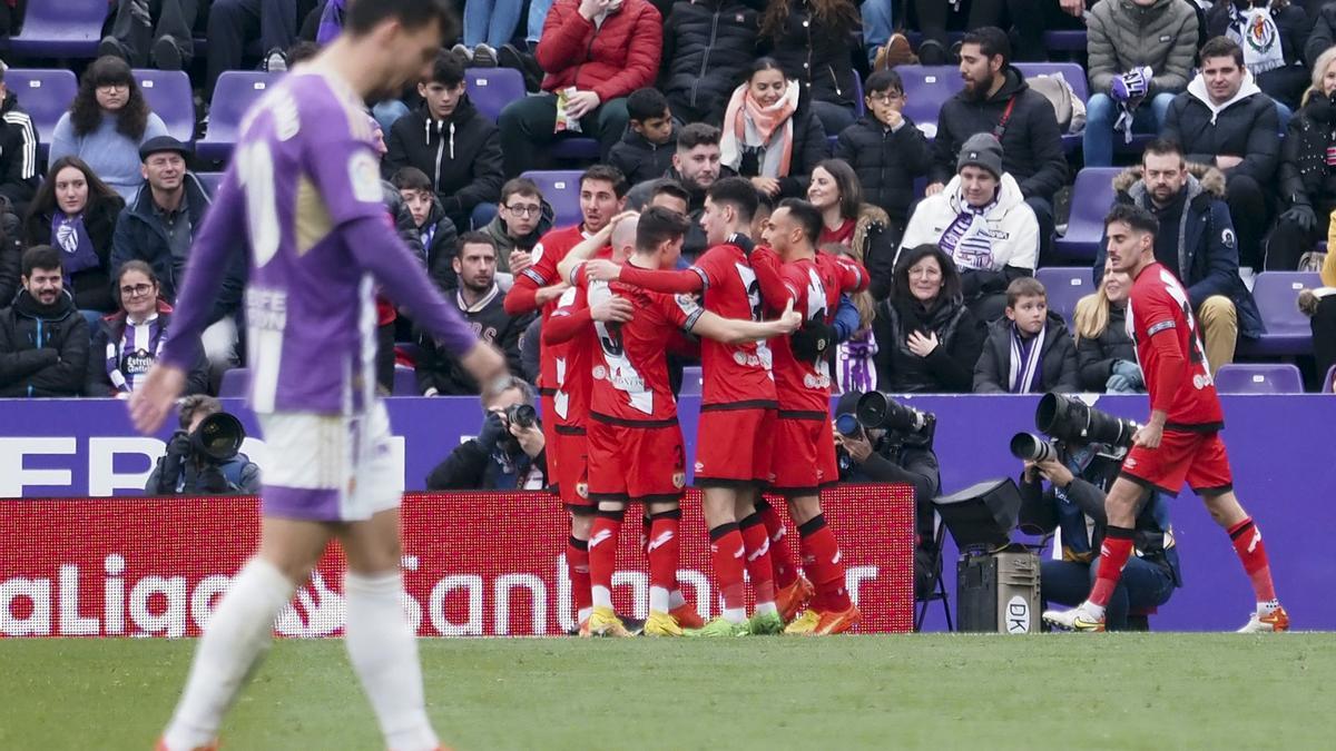 Jugadores del Rayo Vallecano celebrando el gol ante el Valladolid