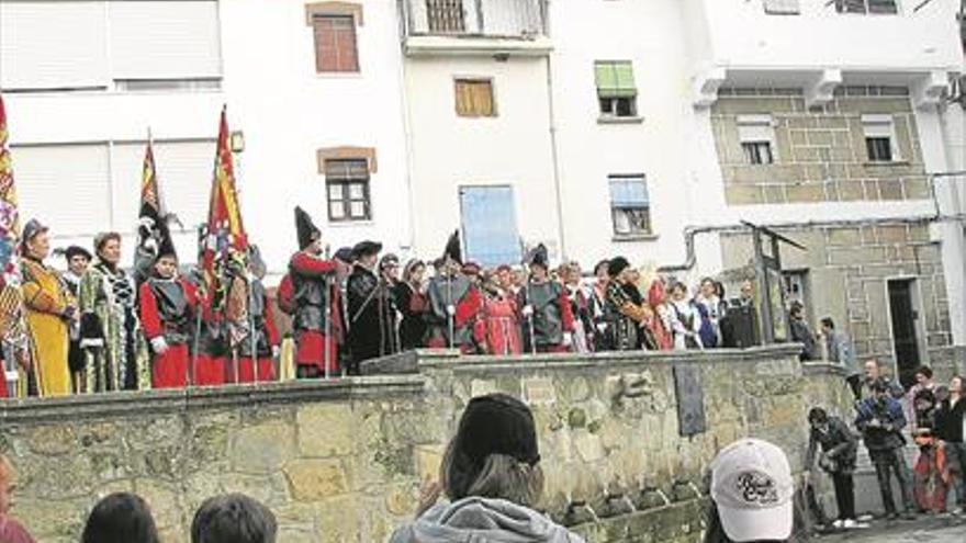 Recrean en Aldeanueva de la Vera la leyenda del apodo ‘pencones’ y el retiro carolino