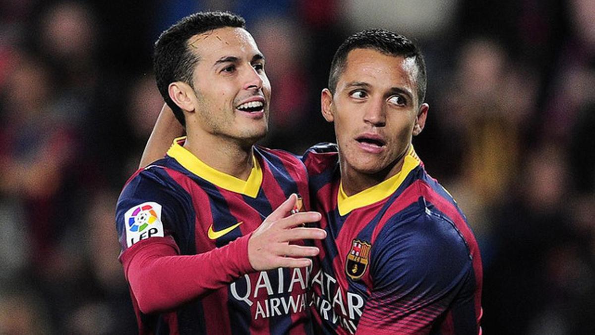 Pedro y Alexis celebran un gol, la pasada temporada en el Camp Nou