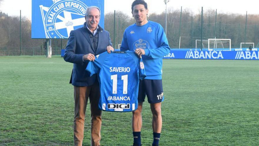 Kike Saverio, junto al presidente Antonio Couceiro. |  // CARLOS PARDELLAS