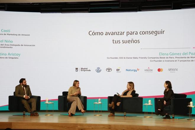 Ángel Niño, Titular del Área Delegada de Innovación y Emprendimiento; Ana Costi, Directora de Márketing de Amazon; Elena Gómez del Pozuelo y Cristina Aristoy, Fundadora de Singularu.