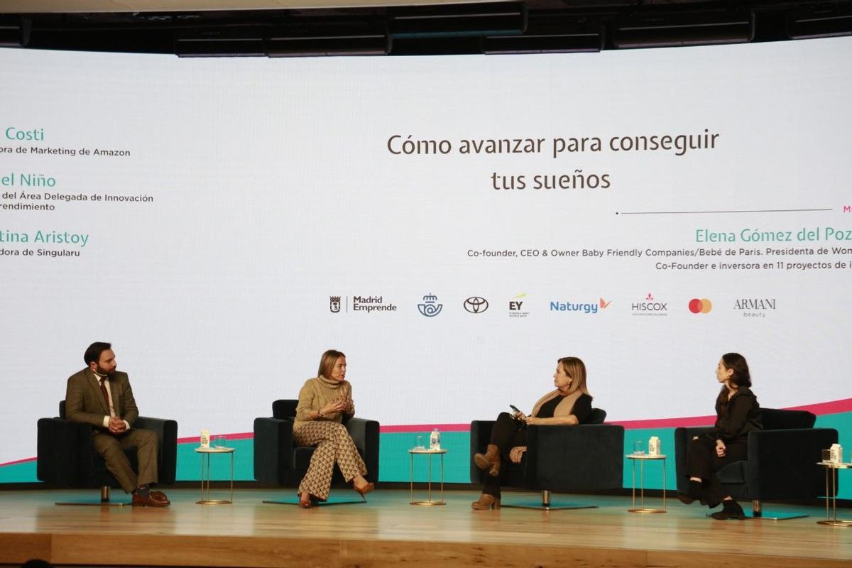Ángel Niño, Titular del Área Delegada de Innovación y Emprendimiento; Ana Costi, Directora de Márketing de Amazon; Elena Gómez del Pozuelo y Cristina Aristoy, Fundadora de Singularu.