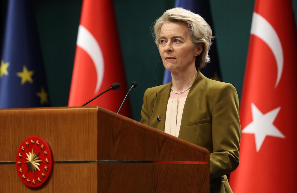Von der Leyen: La UE considera levantar las sanciones contra Siria si hay una transición pacífica