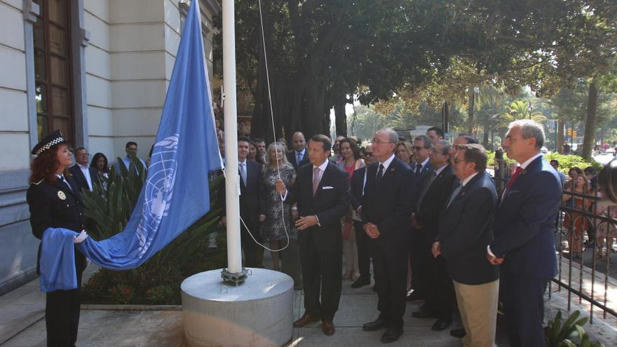 Ya ondea en Málaga la bandera de la ONU