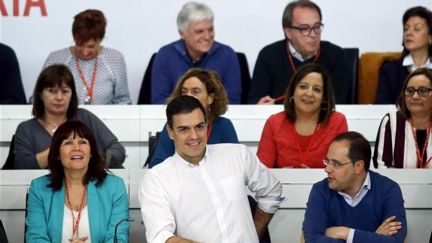 Sánchez corta el paso a los barones con una consulta a las bases