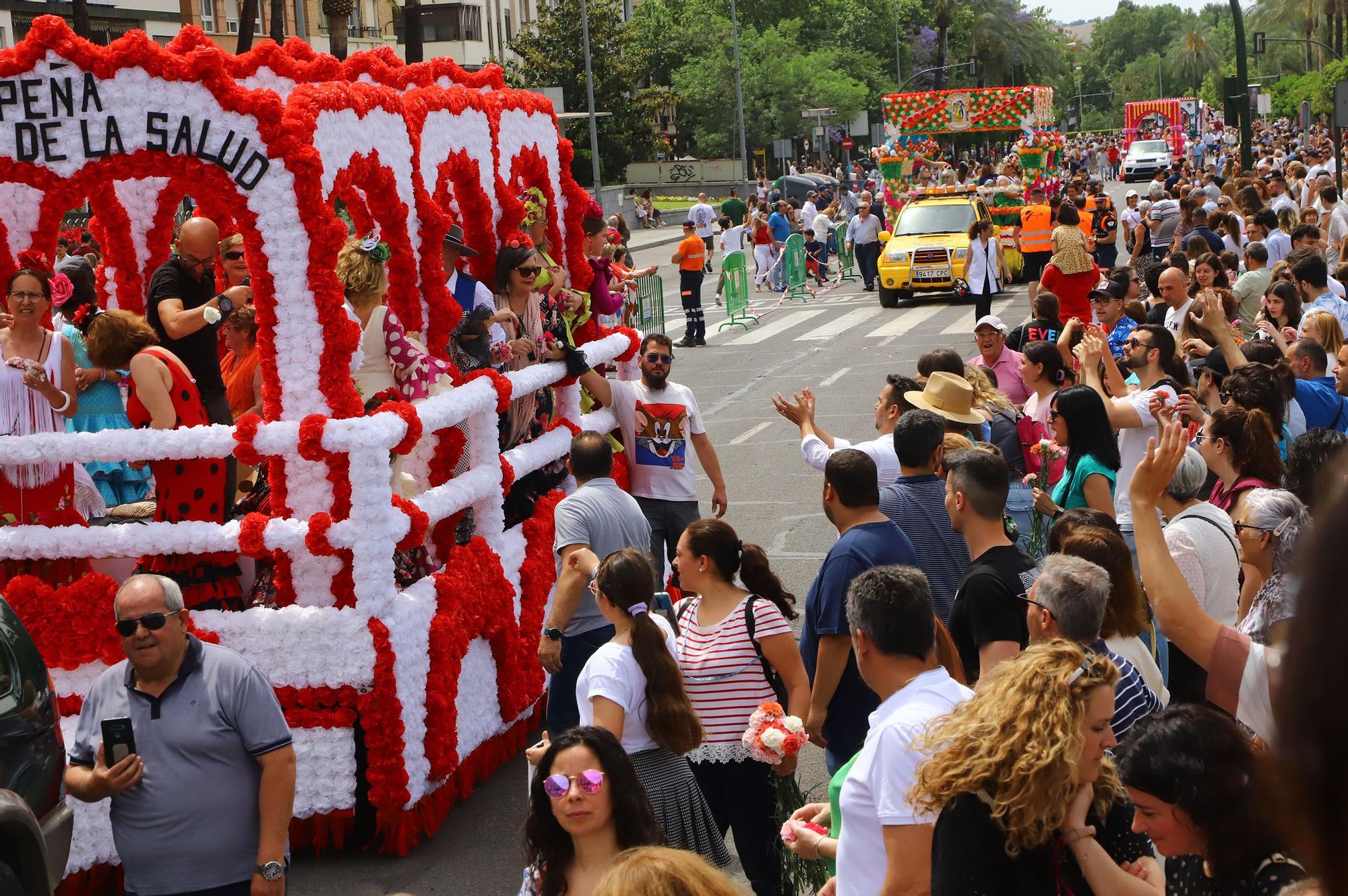 La Batalla de las Flores abre el Mayo festivo en Córdoba con 90.000 claveles