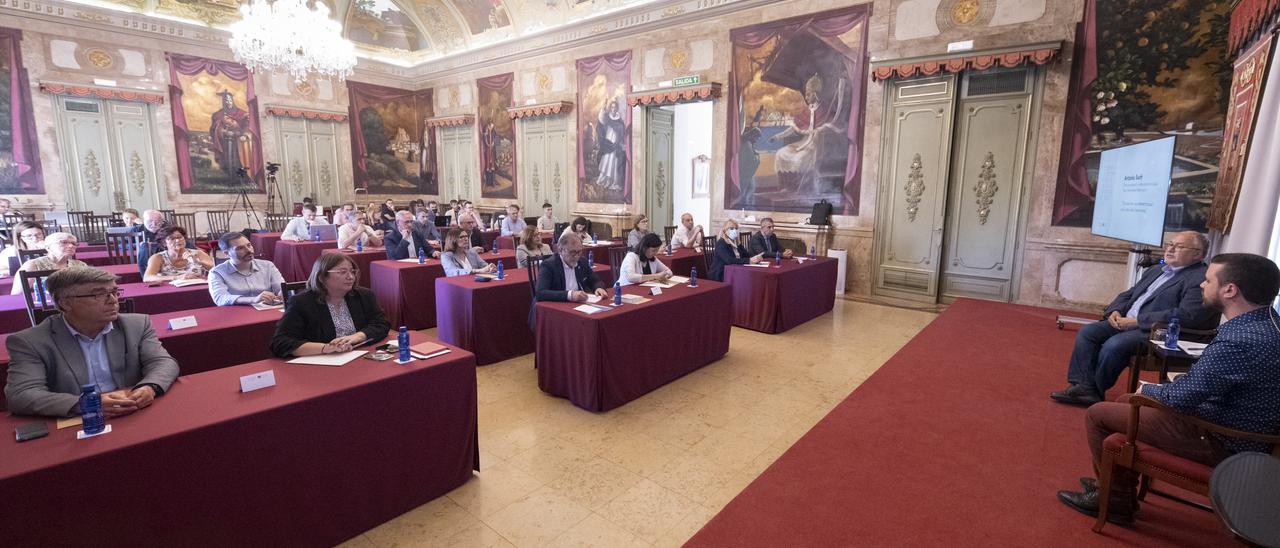 El director general de Administración Local de la Generalitat, Toni Such, abrió este jueves la jornada del Congreso del Bicentenario de la Diputación de Castellón.