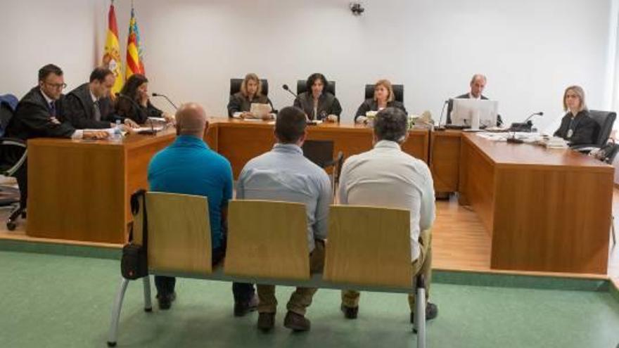 Absueltos los guardias civiles acusados de una trama corrupta en el cuartel de Ibi