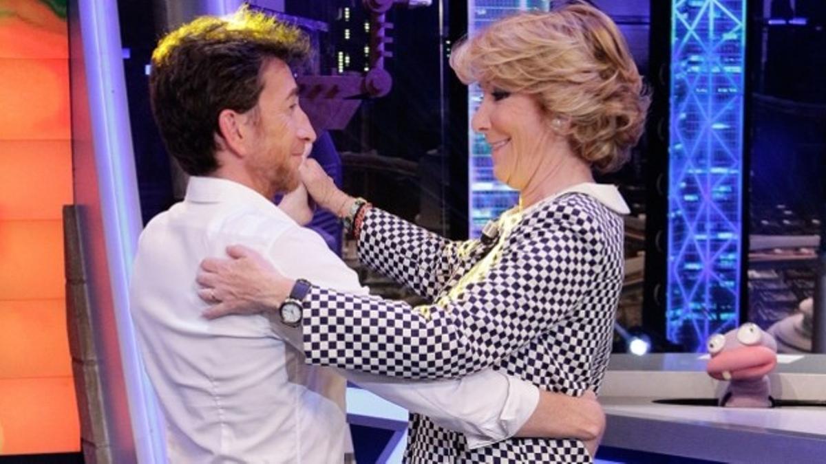 Esperanza Aguirre, bailando un chotis con Pablo Motos en 'El hormiguero'