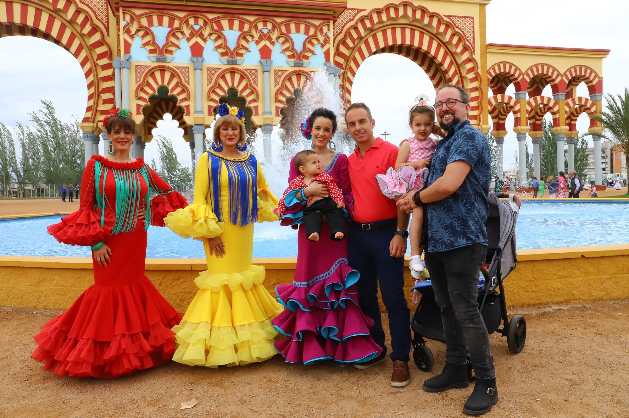 Amigos y familiares en El Arenal el último sábado de Feria