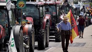 Els agricultors aparquen les tractorades després dels canvis en la PAC