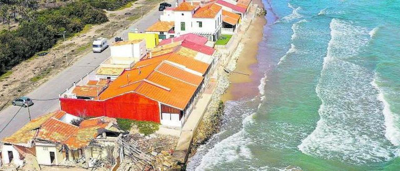 La platja de Babilònia, a Guardamar 
del Segura (Alacant), 
ofereix un exemple
meridià de la regressió 
de les platges. TONY SEVILLA | IBANAT