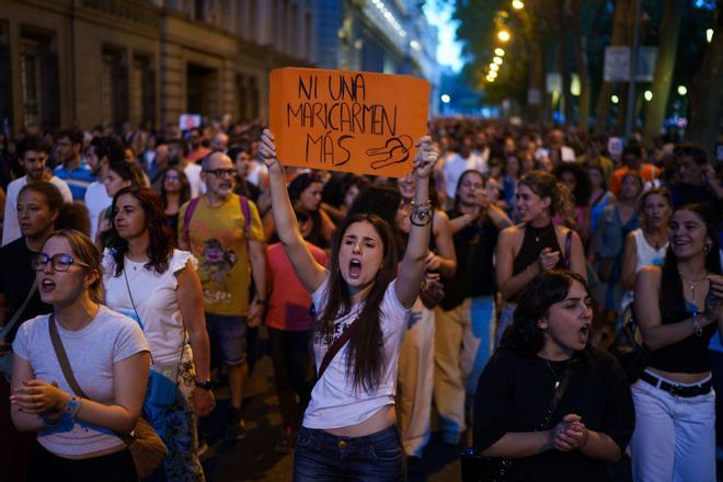 La manifestación en Madrid en protesta por el desahucio de Maricarmen y por el derecho a la vivienda, en imágenes