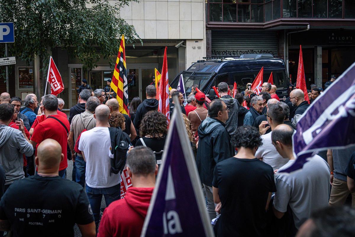 Manifestación de distintas patronales durante la mediación por la huelga del metal de Barcelona