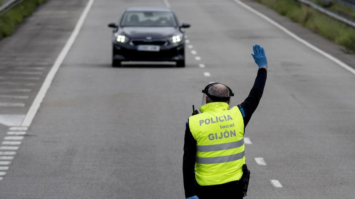 Detenido en Gijón por celebrar una fiesta en su piso e intentar empuñar una navaja contra los agentes