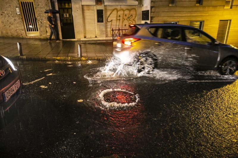 19.10.18. Las Palmas de Gran Canaria. Persistentes lluvias en la capital. Foto Quique Curbelo  | 19/10/2018 | Fotógrafo: Quique Curbelo