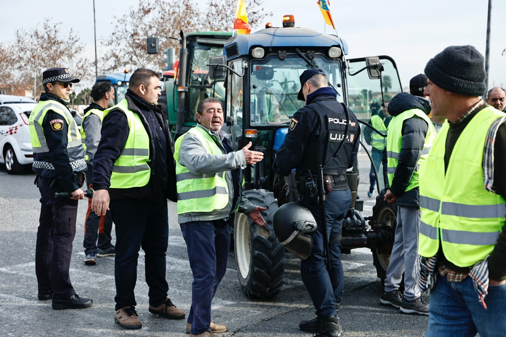 Las primeras tractoradas colapsan València