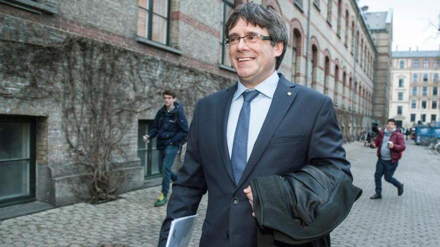 JxCat retira la petición de delegación de voto de Puigdemont