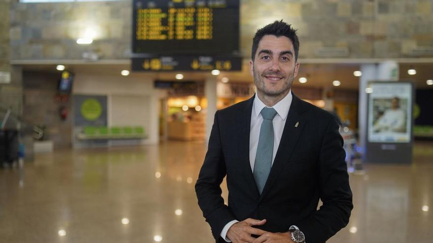 Joan Ibáñez Ferrer, director de Alvedro: "El aeropuerto nunca va a ser limitante para el crecimiento del tráfico aéreo en A Coruña"