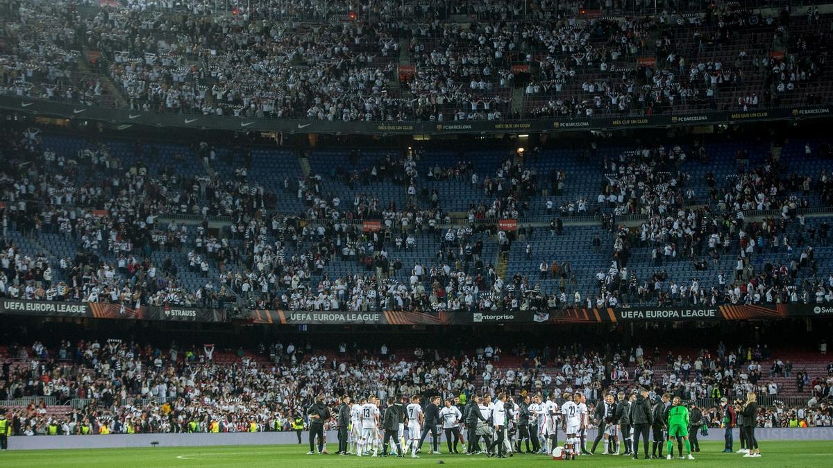 Más de 30.000 aficionados alemanes tomaron el Camp Nou el 14 de abril de 2022.