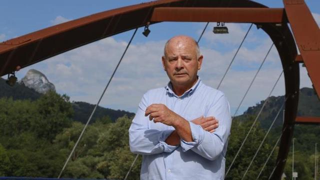 José Manuel Fernández, alcalde de Peñamellera Baja. |  | PABLO SOLARES