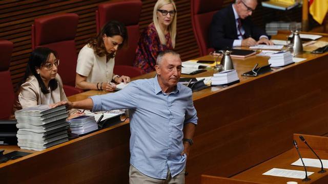 El portavoz de Compromís, Joan Baldoví, en el pleno de presupuestos.