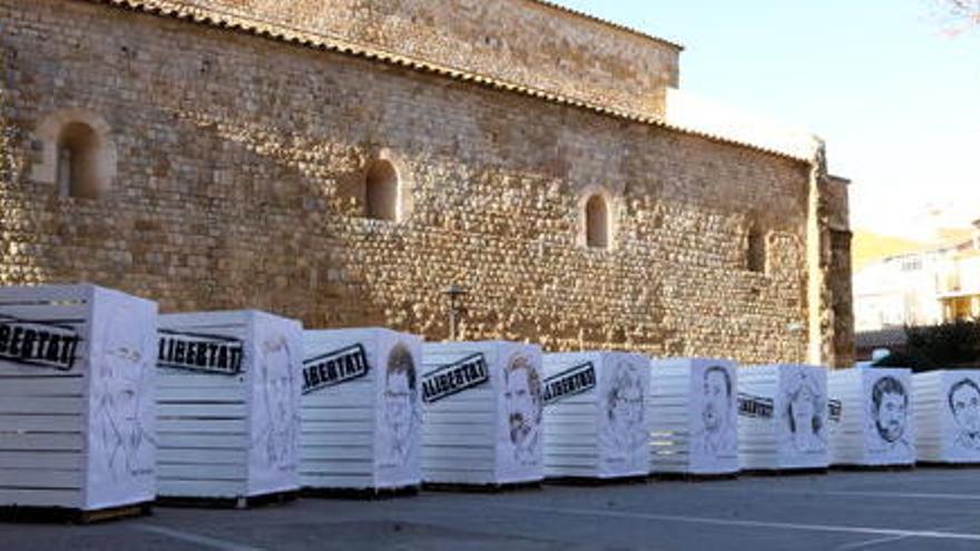 La instal·lació a la plaça de Lladó