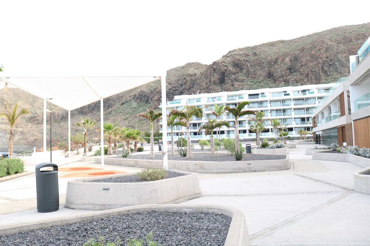 Panorámica de la nueva plaza de playa de El Palm-Mar.