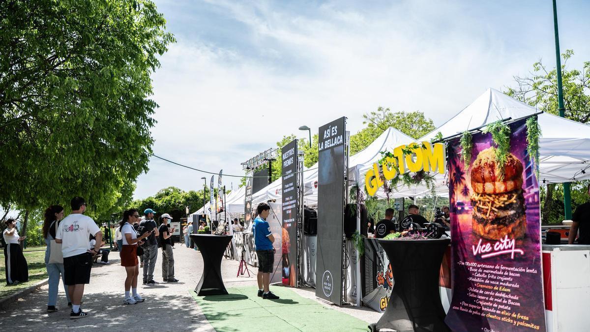 Galería | Así fue el evento de hamburguesas y tartas de queso en el parque Padre Pacífico de Cáceres