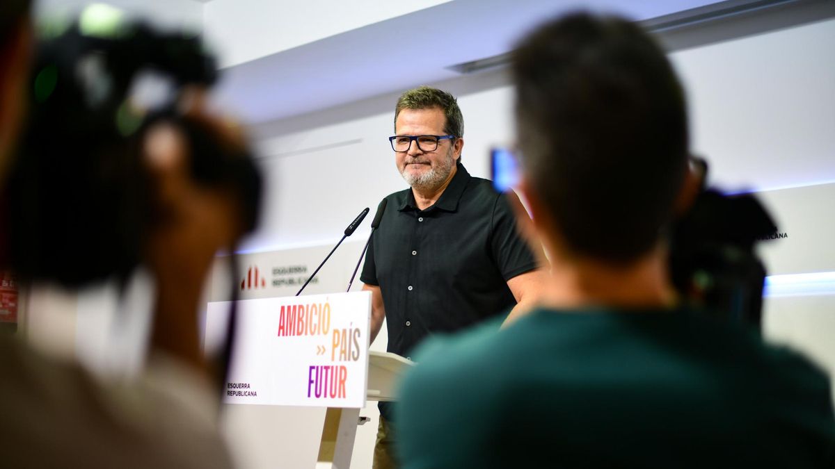 El portavoz adjunto de ERC, Isaac Albert, este lunes en rueda de prensa.