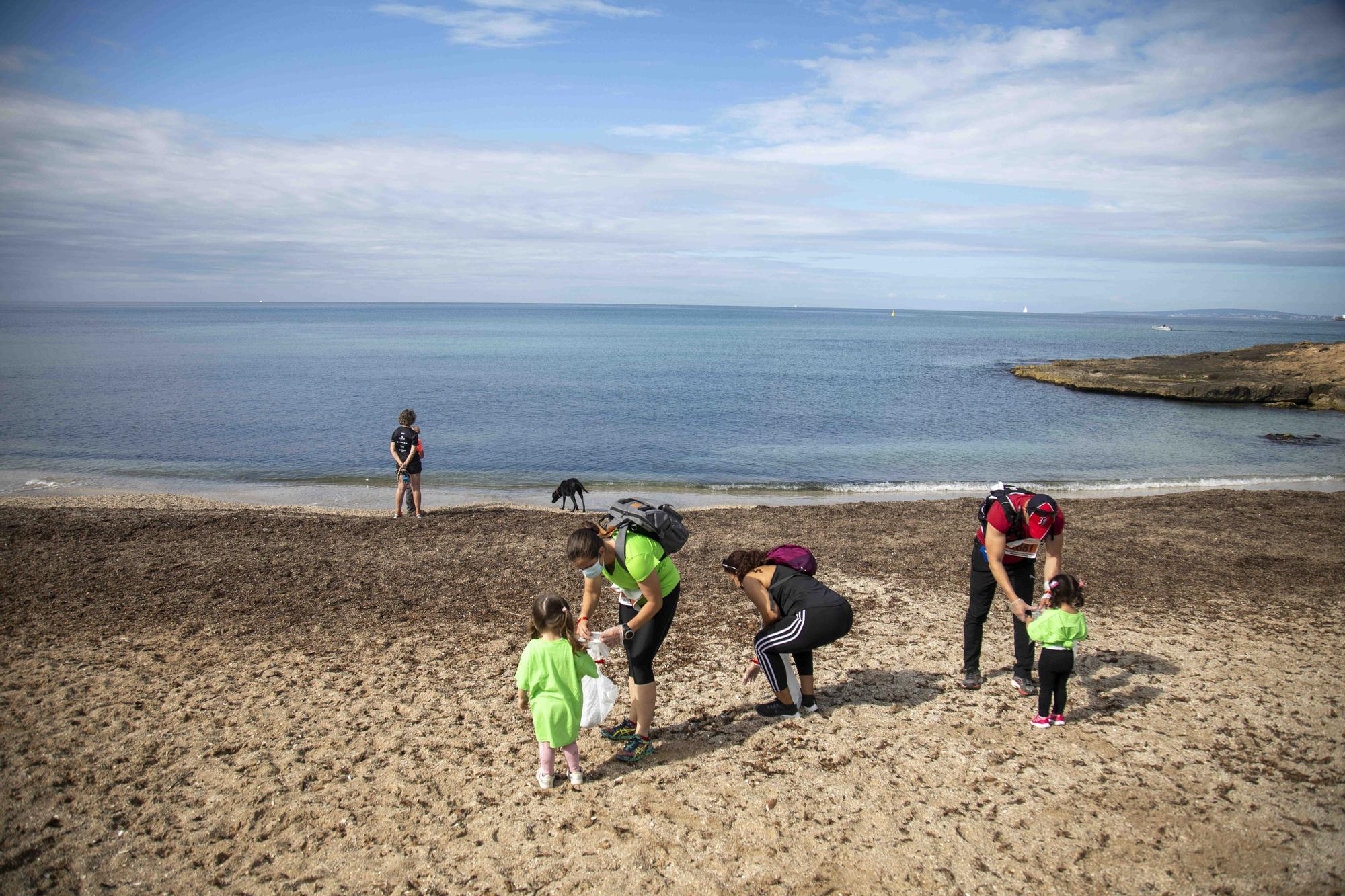 Una jornada de deporte y recogida de residuos en es Carnatge