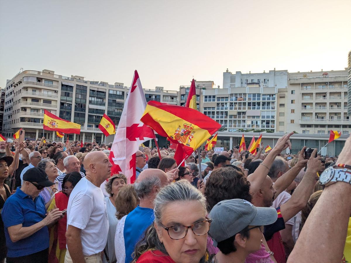 Benidorm reúne a más de 5.000 personas en defensa de Ceuta y contra Pedro Sánchez