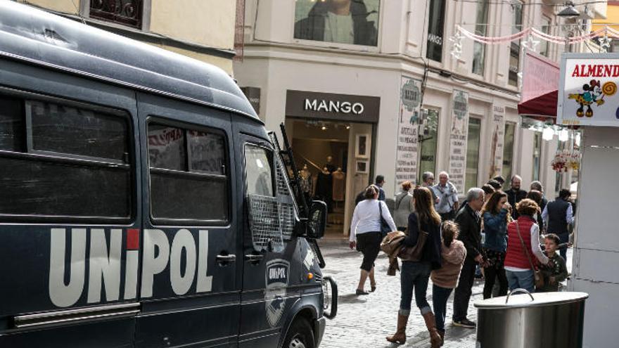 Agentes de la Unipol durante una intervención anterior.