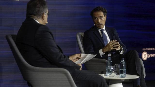El responsable de l’OTAN per al Veïnat Sud, Javier Colomina, conversa amb el director general de Continguts de Prensa Ibérica, Albert Sáez. | JORDI OTIX