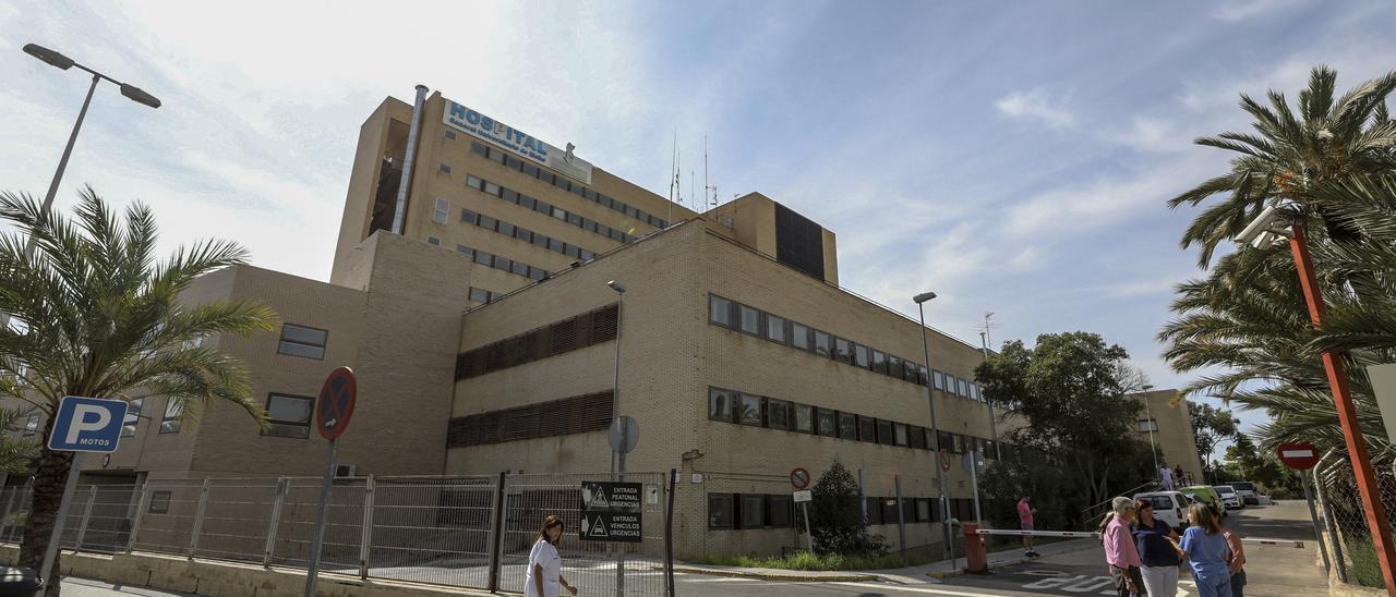 La plantilla de limpieza del Hospital de Elche se manifiesta hoy para  reivindicar sus condiciones laborales - Información