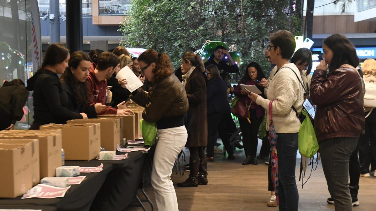 Así ha sido la recogida de dorsales de la Carrera de la Mujer 2026