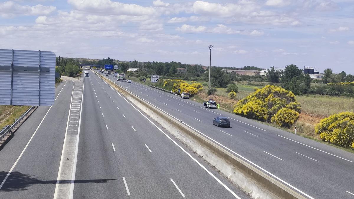 Autovía A-6 a su paso por Benavente, vista desde el viaducto en el que se produjo el incidente.