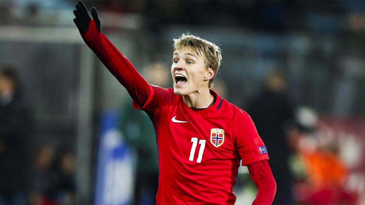 Odegaard, vistiendo la camiseta de la selección noruega