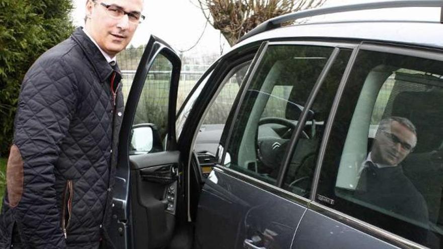 Miguel Torrecilla, ayer, en las instalaciones deportivas de A Madroa. // Jorge Santomé