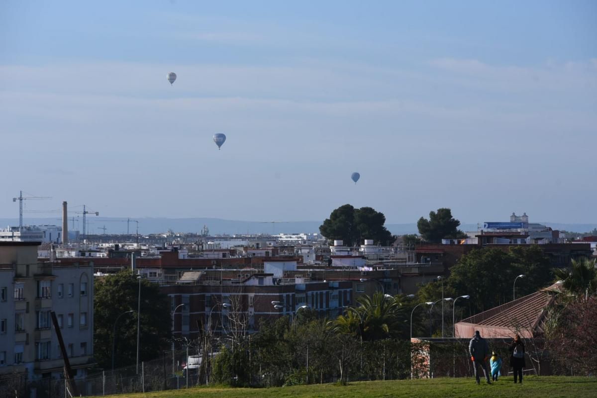 Los Reyes Magos surcan en globo el cielo de Córdoba