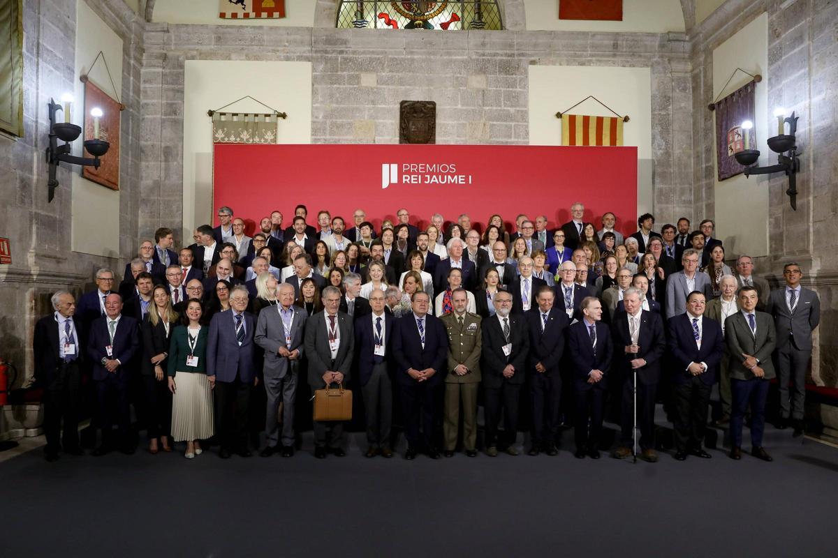 Foto de grupo del jurado de la 36.ª edición de los Premios Rei Jaume I en el antiguo convento de Santo Domingo.
