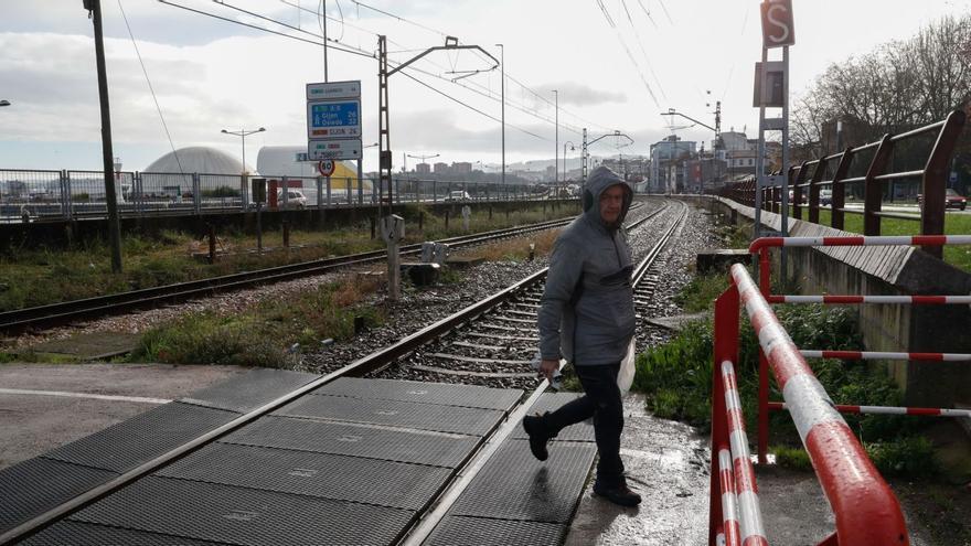 El soterramiento y pasarelas suprimirán los cuatro pasos a nivel que quedan en Avilés